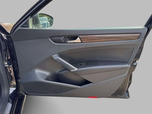 Used 2020 Volkswagen Passat 2.0T SEL image 14