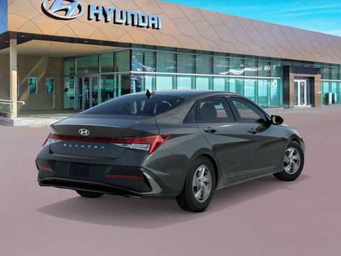 New 2026 Hyundai Elantra SE FWD image 4