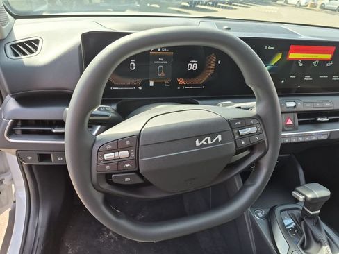 New 2026 Kia K4 FWD image 11