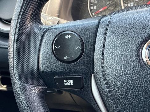 Used 2016 Toyota RAV4 LE FWD image 21