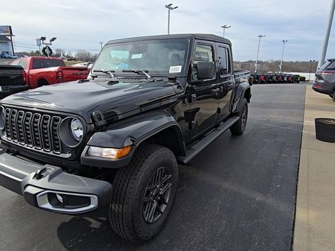 New 2026 Jeep Gladiator Sport image 3