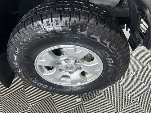 Used 2015 Toyota Tacoma 4x4 Access Cab V6 w/ TRD Off-Road Package image 12