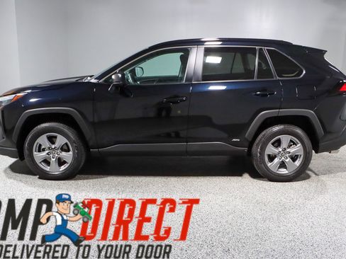 Used 2023 Toyota RAV4 LE AWD/4WD image 10