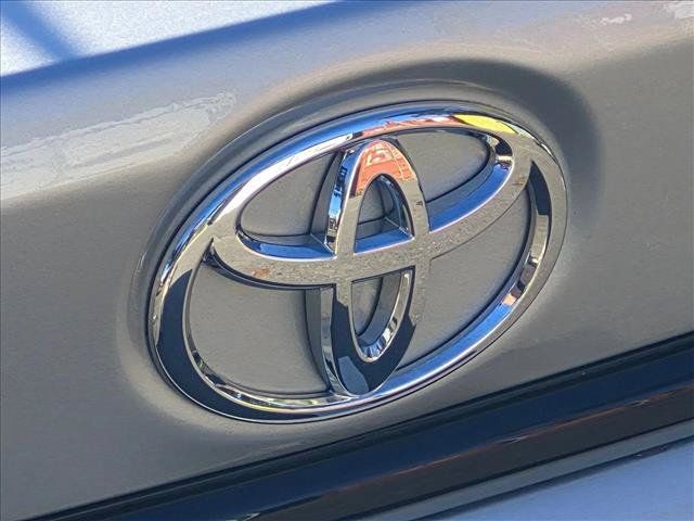 Used 2025 Toyota Corolla LE FWD image 15