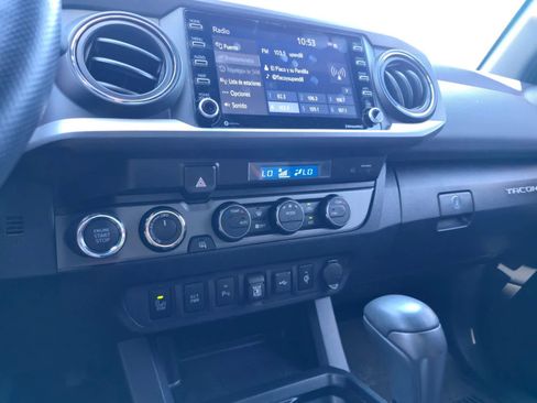 Used 2021 Toyota Tacoma TRD Off-Road w/ Technology Package AWD/4WD image 18