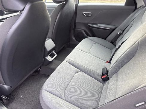 New 2025 Kia K4 LXS image 18