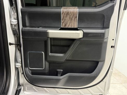 Used 2019 Ford F250 Lariat w/ Lariat Value Package image 19