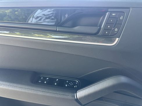 Certified 2024 Porsche Cayenne Coupe AWD/4WD image 12