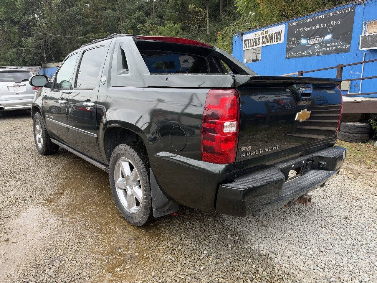 Used 2013 Chevrolet Avalanche LTZ AWD/4WD image 9