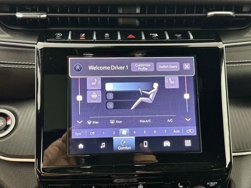 Used 2024 Jeep Grand Cherokee L Altitude AWD/4WD image 14