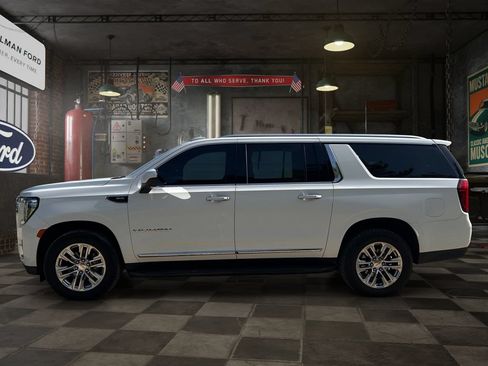 Used 2022 GMC Yukon XL SLT AWD/4WD image 3