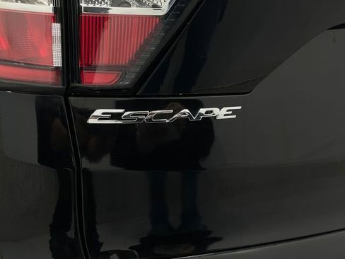 Used 2017 Ford Escape Titanium w/ Canadian Touring Package image 39