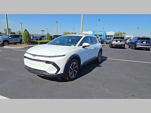 New 2026 Chevrolet Equinox EV LT image 32