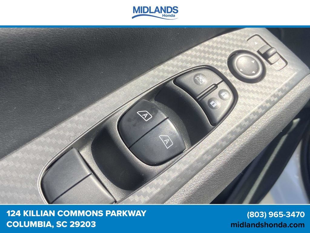 Used 2025 Nissan Altima 2.5 SV FWD image 15