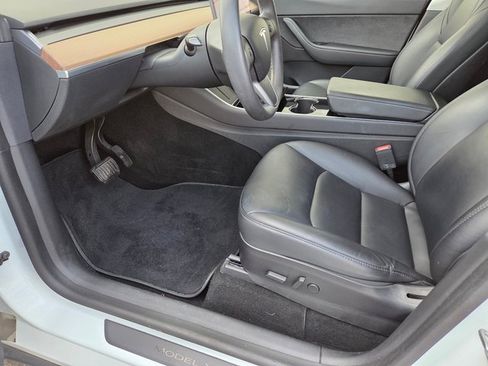 Used 2020 Tesla Model Y Long Range image 18