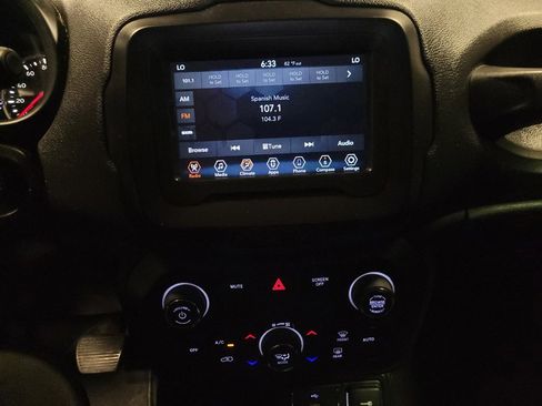 Used 2020 Jeep Renegade Altitude FWD image 25
