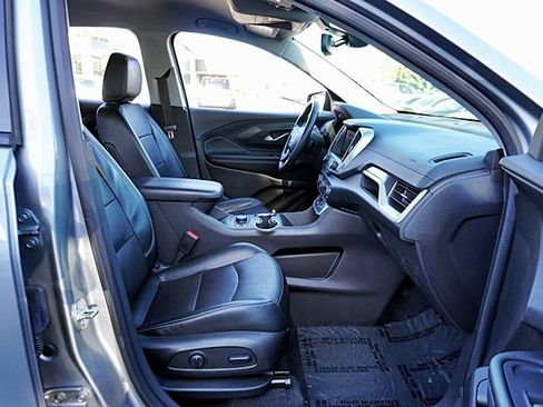 Used 2024 GMC Terrain SLT AWD/4WD image 11
