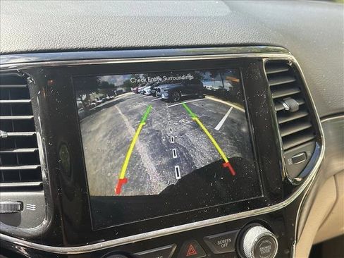 Used 2019 Jeep Grand Cherokee Laredo w/ 18" Wheel & 8.4" Radio Group AWD/4WD image 14