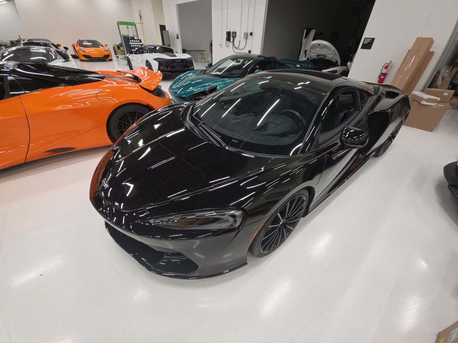 Used 2022 McLaren GT RWD image 1
