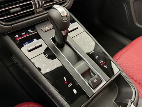Certified 2026 Porsche Macan Turbo AWD/4WD image 20