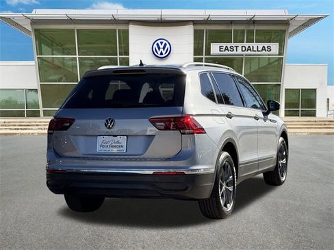 Used 2022 Volkswagen Tiguan SE image 3
