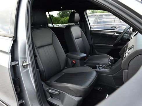 Certified 2022 Volkswagen Tiguan SE R-Line AWD/4WD image 21