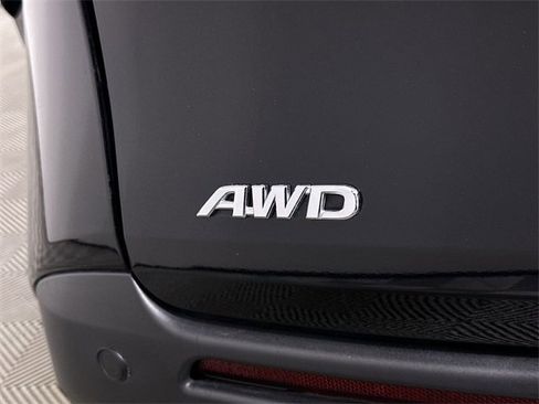 Used 2024 Toyota Sienna XLE image 32