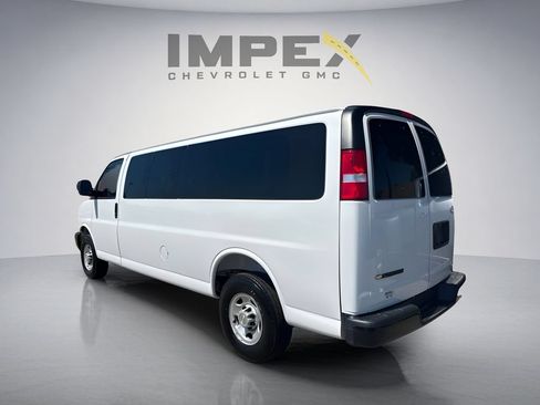 Used 2025 Chevrolet Express 3500 LS RWD image 3