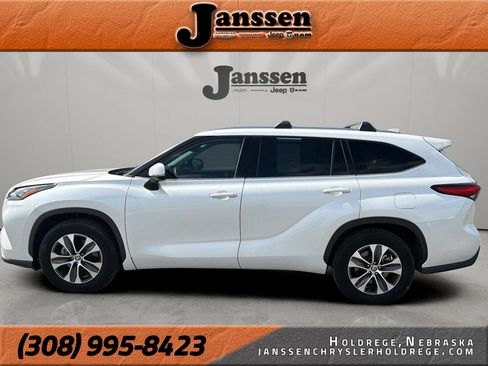 Used 2020 Toyota Highlander XLE FWD image 1