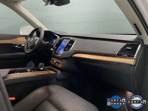 Used 2025 Volvo XC90 B6 Plus image 9