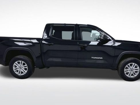 Used 2023 Toyota Tundra SR5 w/ SR5 Convenience Package AWD/4WD image 10