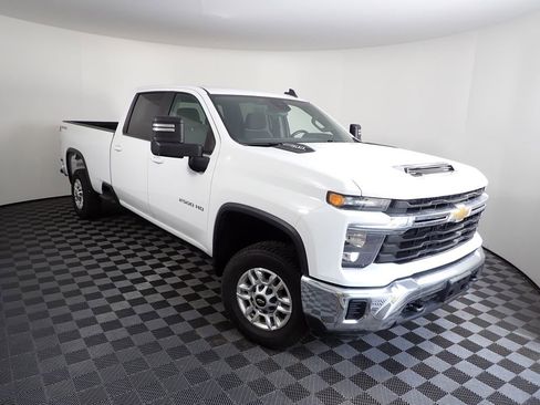 Used 2024 Chevrolet Silverado 2500 LT AWD/4WD image 6
