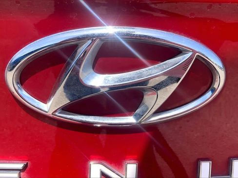 Used 2023 Hyundai Venue Limited image 31