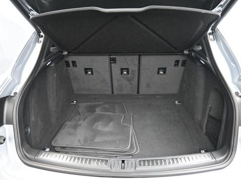 Certified 2025 Porsche Macan AWD/4WD image 28