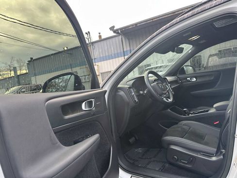 Certified 2023 Volvo XC40 Recharge Ultimate image 20