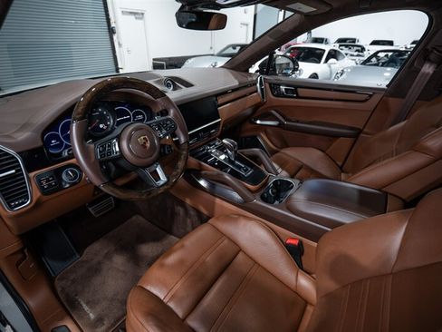 Used 2021 Porsche Cayenne Turbo AWD/4WD image 18