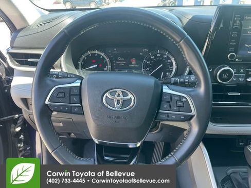 Certified 2021 Toyota Highlander XLE AWD/4WD image 22