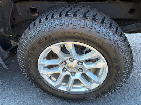 Used 2023 Chevrolet Silverado 1500 LT AWD/4WD image 11