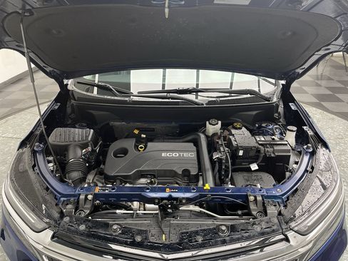 Used 2022 Chevrolet Equinox Premier AWD/4WD image 2