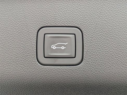 New 2025 Chevrolet Suburban Premier image 16