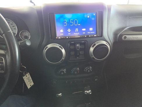 Used 2014 Jeep Wrangler Unlimited Sahara w/ Dual Top Group AWD/4WD image 32