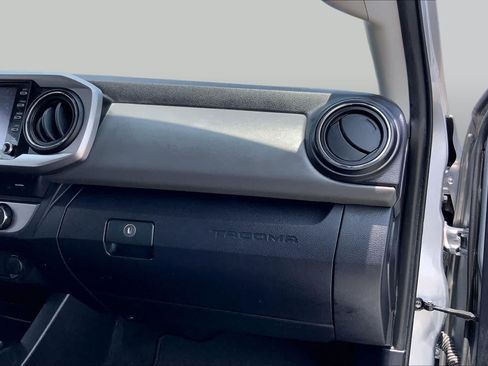 Used 2021 Toyota Tacoma SR5 RWD image 18