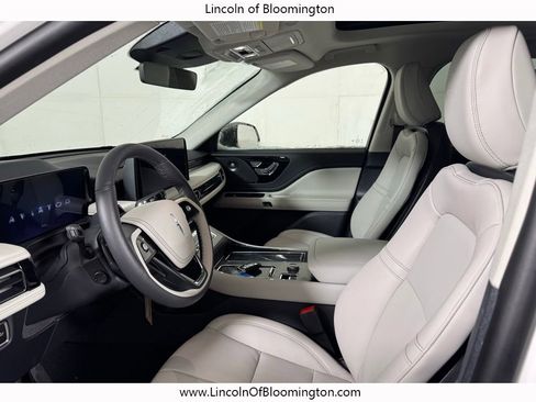 New 2026 Lincoln Aviator AWD image 21