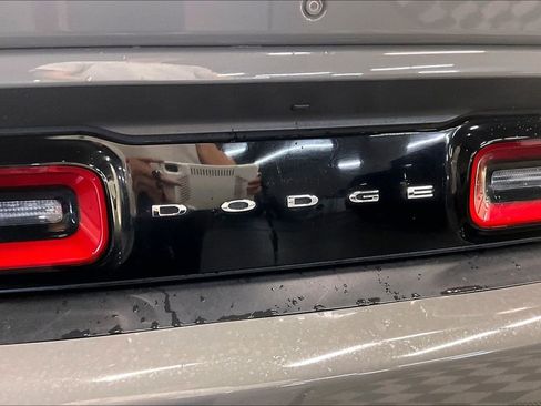 Used 2019 Dodge Challenger SXT image 30