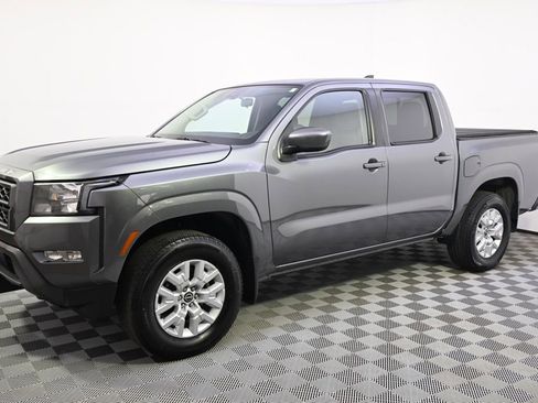 Used 2022 Nissan Frontier SV image 2