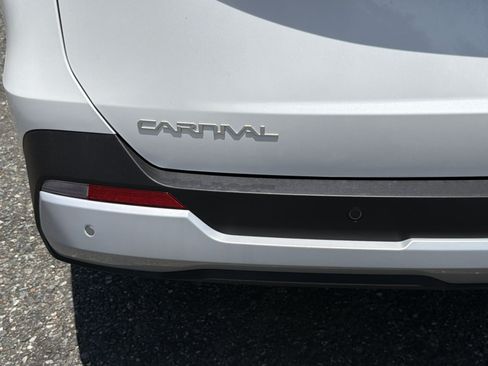 New 2026 Kia Carnival EX FWD image 18