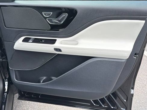 New 2026 Lincoln Aviator 2WD w/ Jet Appearance Package image 15