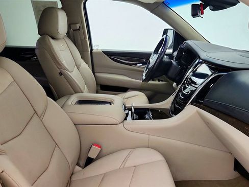 Used 2018 Cadillac Escalade ESV Premium Luxury AWD/4WD image 26