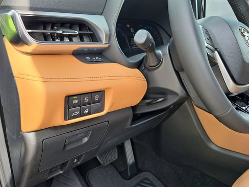New 2026 Toyota Highlander Platinum AWD/4WD image 12