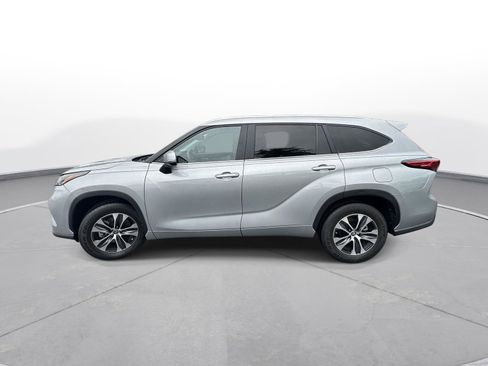 Used 2023 Toyota Highlander XLE FWD image 9